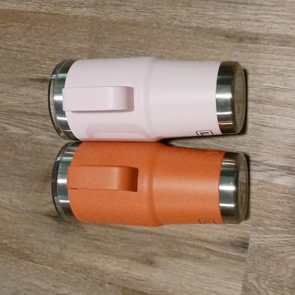 2 Yeti 20 Oz  Ramblers With Mag Slide Lids - Picture 6 of 11